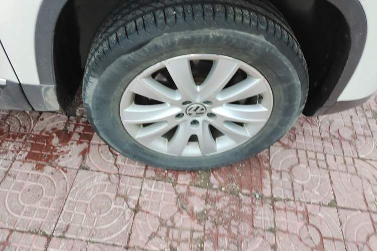 Used Volkswagen Tiguan 2015 1.8TSI Automatic Two-Wheel Drive Luxury Model Right Front Wheel Hub