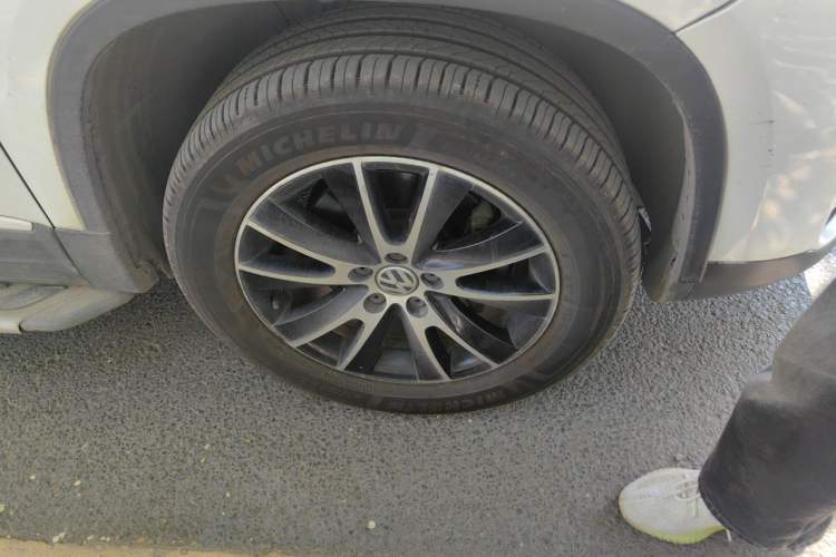 Used Volkswagen Tiguan 2015 1.8TSI Automatic Two-Wheel Drive Luxury Model Right Front Wheel Hub