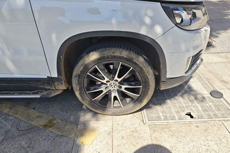 Used Volkswagen Tiguan 2015 1.8TSI Automatic Two-Wheel Drive Luxury Model Right Front Wheel Hub