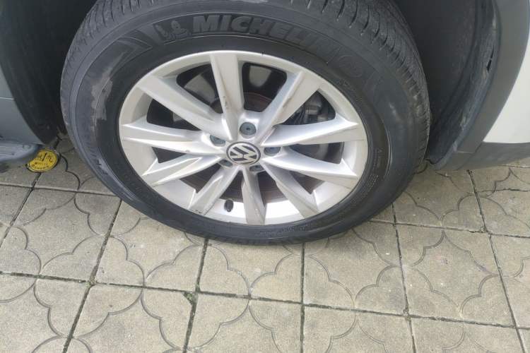 Used Volkswagen Tiguan 2015 1.8TSI Automatic Two-Wheel Drive Comfort Edition Right Front Wheel Hub