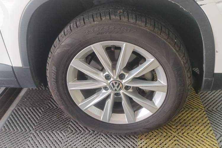 Used Volkswagen Tiguan 2015 1.8TSI Automatic Two-Wheel Drive Comfort Edition Right Front Wheel Hub
