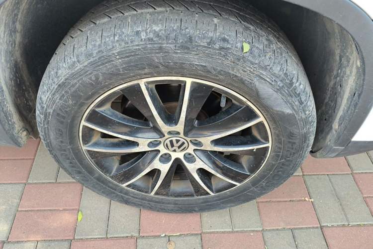 Used Volkswagen Tiguan 2015 1.8TSI Automatic All-Wheel-Drive Luxury Model Right Front Wheel Hub