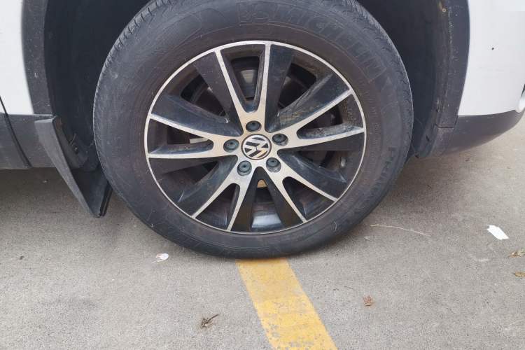 Used Volkswagen Tiguan 2015 1.8TSI Automatic Two-Wheel Drive Luxury Model Right Front Wheel Hub