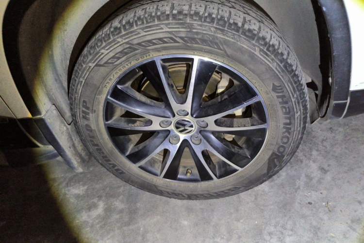 Used Volkswagen Tiguan 2015 1.8TSI Automatic Two-Wheel Drive Luxury Model Right Front Wheel Hub