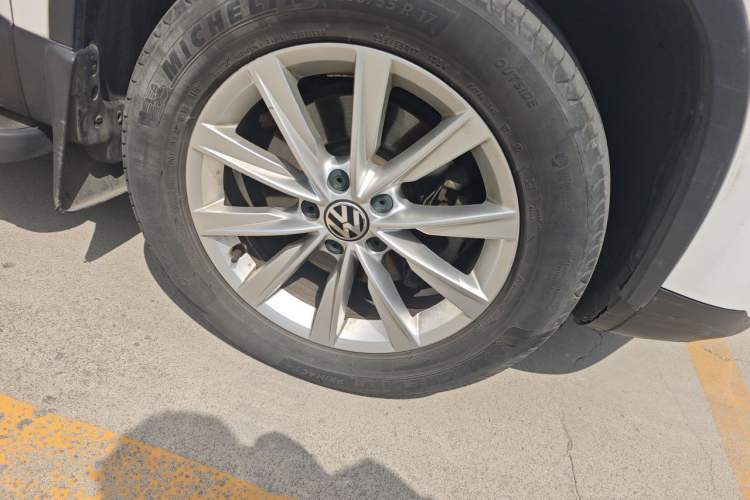 Used Volkswagen Tiguan 2015 1.8TSI Automatic Two-Wheel Drive Comfort Edition Right Front Wheel Hub