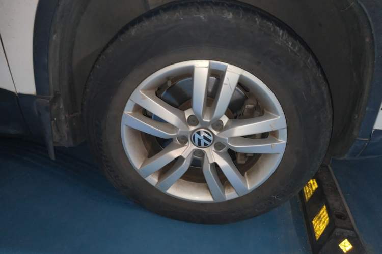 Used Volkswagen Tiguan 2015 1.8TSI Automatic Two-Wheel Drive Trend Edition Right Front Wheel Hub