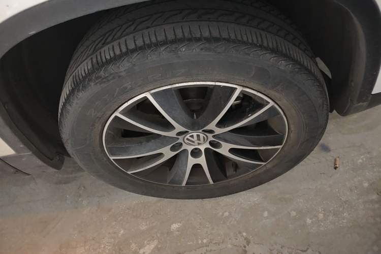 Used Volkswagen Tiguan 2015 1.8TSI Automatic Two-Wheel Drive Luxury Model Right Front Wheel Hub