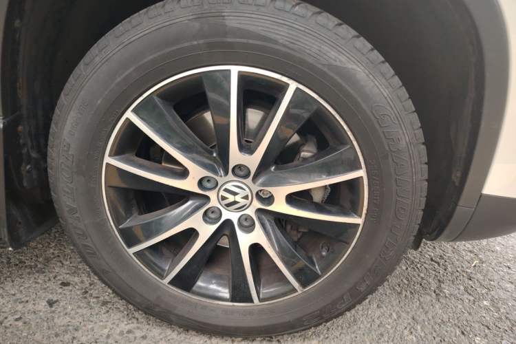 Used Volkswagen Tiguan 2015 1.8TSI Automatic Two-Wheel Drive Luxury Model Right Front Wheel Hub