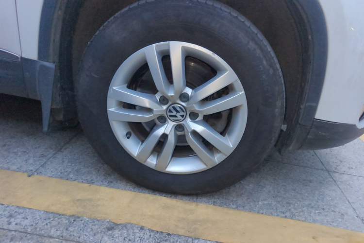Used Volkswagen Tiguan 2015 1.8TSI Automatic Two-Wheel Drive Trend Edition Right Front Wheel Hub