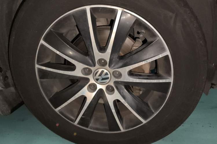 Used Volkswagen Tiguan 2015 1.8TSI Automatic Two-Wheel Drive Luxury Model Right Front Wheel Hub