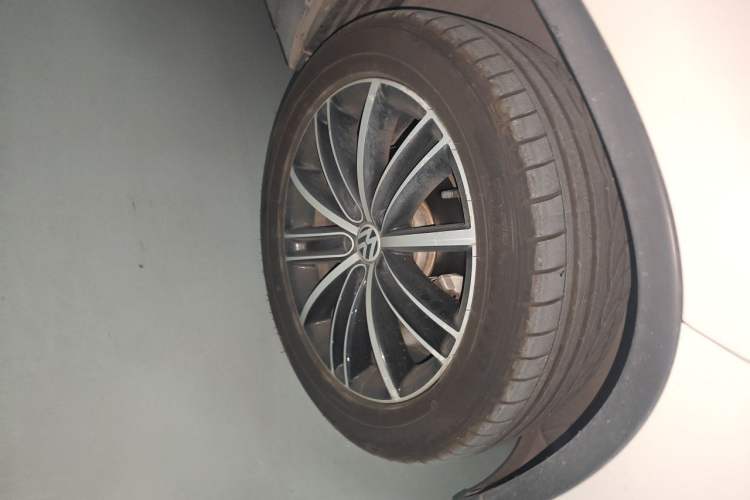 Used Volkswagen Tiguan 2015 2.0 TSI Automatic All-Wheel Drive Flagship Edition Right Front Wheel Hub