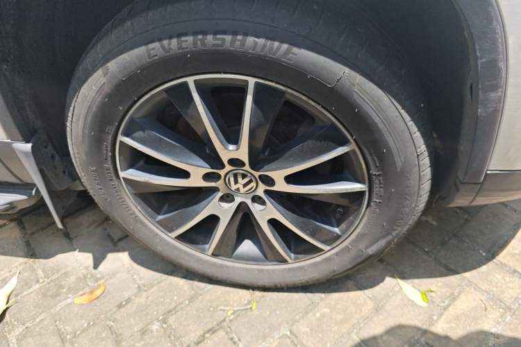 Used Volkswagen Tiguan 2015 1.8TSI Automatic Two-Wheel Drive Luxury Model Right Front Wheel Hub