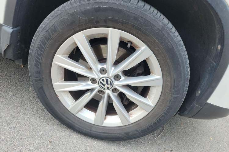 Used Volkswagen Tiguan 2015 1.8TSI Automatic Two-Wheel Drive Comfort Edition Right Front Wheel Hub