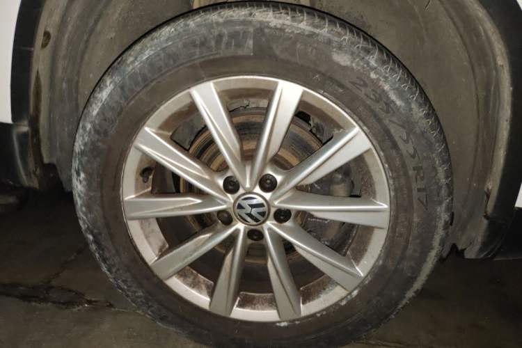 Used Volkswagen Tiguan 2015 1.8TSI Automatic Two-Wheel Drive Comfort Edition Right Front Wheel Hub