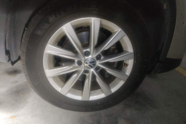 Used Volkswagen Tiguan 2015 1.8TSI Automatic Two-Wheel Drive Comfort Edition Right Front Wheel Hub