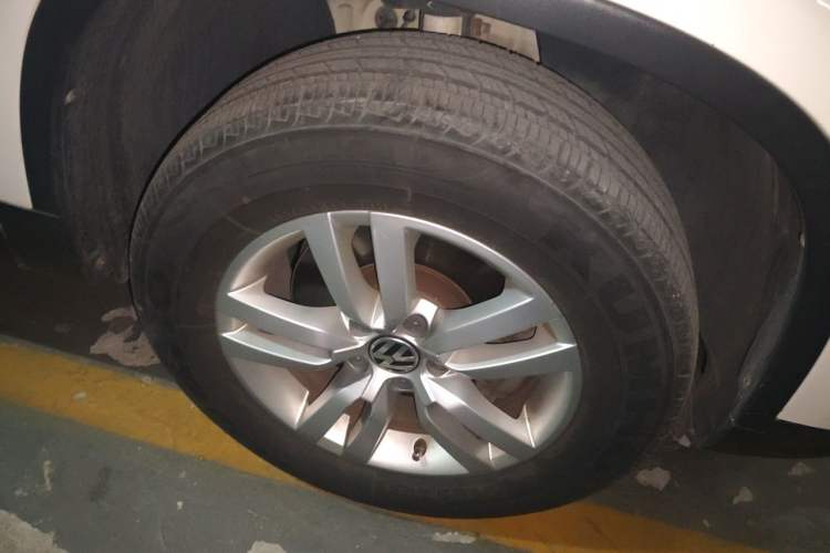 Used Volkswagen Tiguan 2015 1.8TSI Automatic Two-Wheel Drive Trend Edition Right Front Wheel Hub