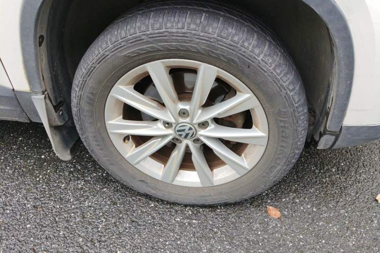 Used Volkswagen Tiguan 2015 1.8TSI Automatic Two-Wheel Drive Comfort Edition Right Front Wheel Hub