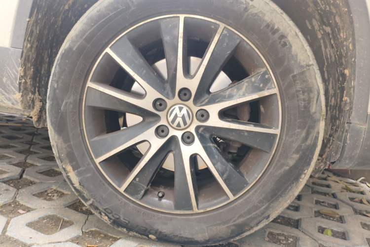 Used Volkswagen Tiguan 2015 1.8TSI Automatic Two-Wheel Drive Luxury Model Right Front Wheel Hub