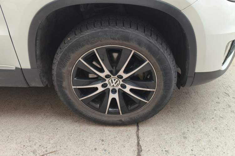 Used Volkswagen Tiguan 2015 1.8TSI Automatic Two-Wheel Drive Luxury Model Right Front Wheel Hub