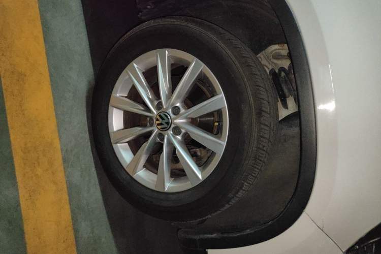 Used Volkswagen Tiguan 2015 1.8TSI Automatic Two-Wheel Drive Comfort Edition Right Front Wheel Hub