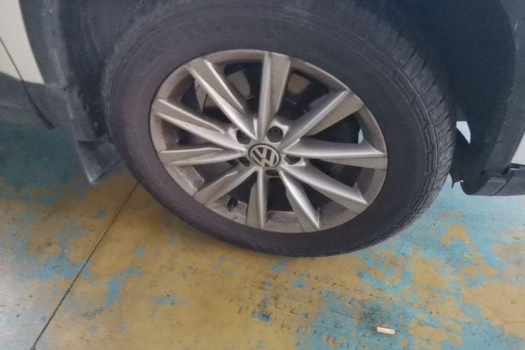 Used Volkswagen Tiguan 2015 1.8TSI Automatic Two-Wheel Drive Comfort Edition Right Front Wheel Hub