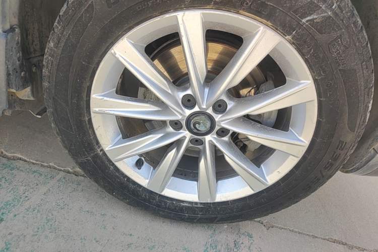 Used Volkswagen Tiguan 2015 1.8TSI Automatic All-Wheel Drive Style Vision Edition Right Front Wheel Hub