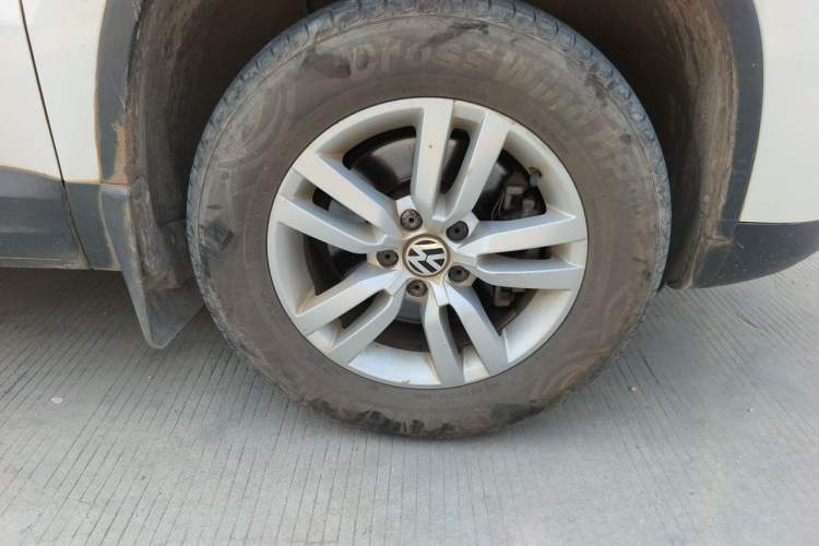 Used Volkswagen Tiguan 2015 1.8TSI Automatic Two-Wheel Drive Trend Edition Right Front Wheel Hub