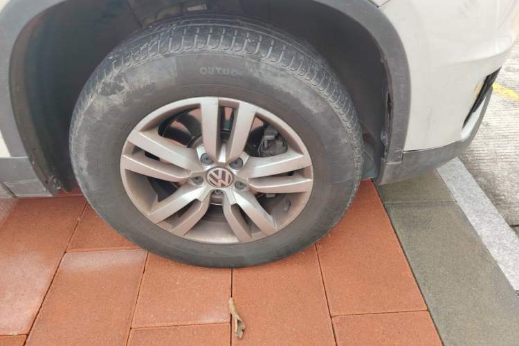 Used Volkswagen Tiguan 2015 1.8TSI Automatic Two-Wheel Drive Trend Edition Right Front Wheel Hub