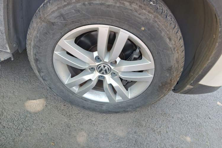 Used Volkswagen Tiguan 2015 1.8TSI Automatic Two-Wheel Drive Trend Edition Right Front Wheel Hub