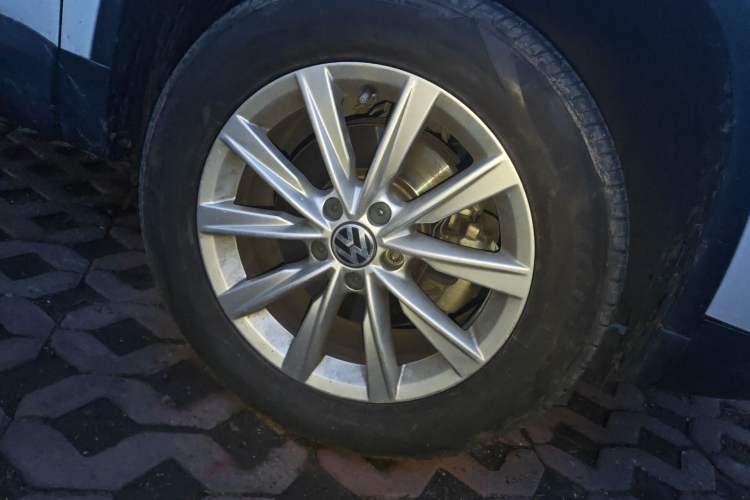 Used Volkswagen Tiguan 2015 1.8TSI Automatic Two-Wheel Drive Comfort Edition Right Front Wheel Hub
