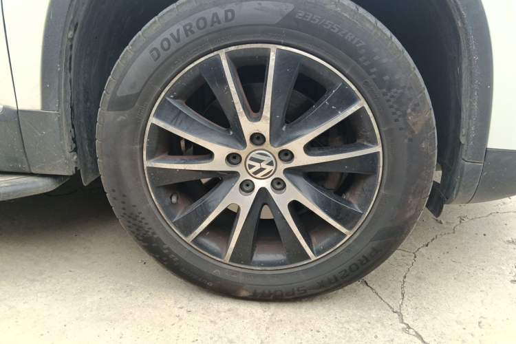 Used Volkswagen Tiguan 2015 1.8TSI Automatic All-Wheel-Drive Luxury Model Right Front Wheel Hub