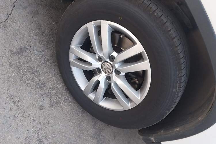 Used Volkswagen Tiguan 2015 1.8TSI Automatic Two-Wheel Drive Trend Edition Right Front Wheel Hub