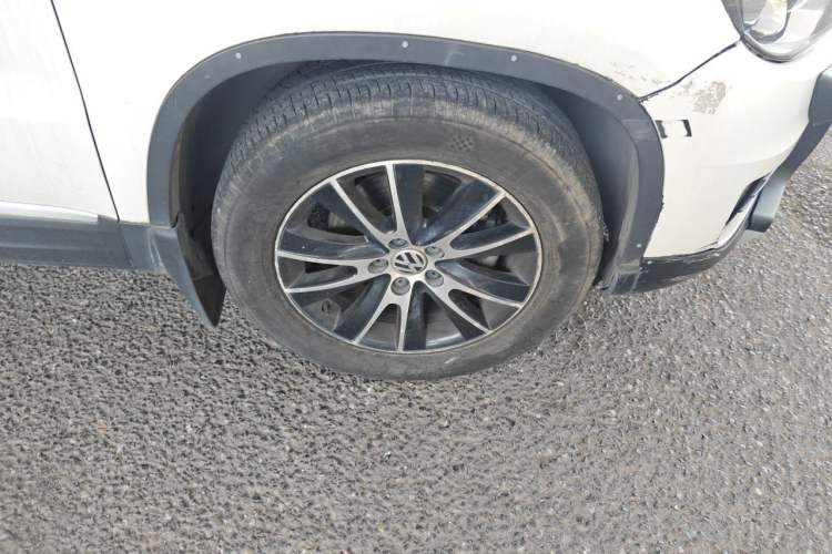 Used Volkswagen Tiguan 2015 1.8TSI Automatic All-Wheel-Drive Luxury Model Right Front Wheel Hub
