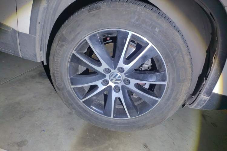Used Volkswagen Tiguan 2015 1.8TSI Automatic Two-Wheel Drive Luxury Model Right Front Wheel Hub