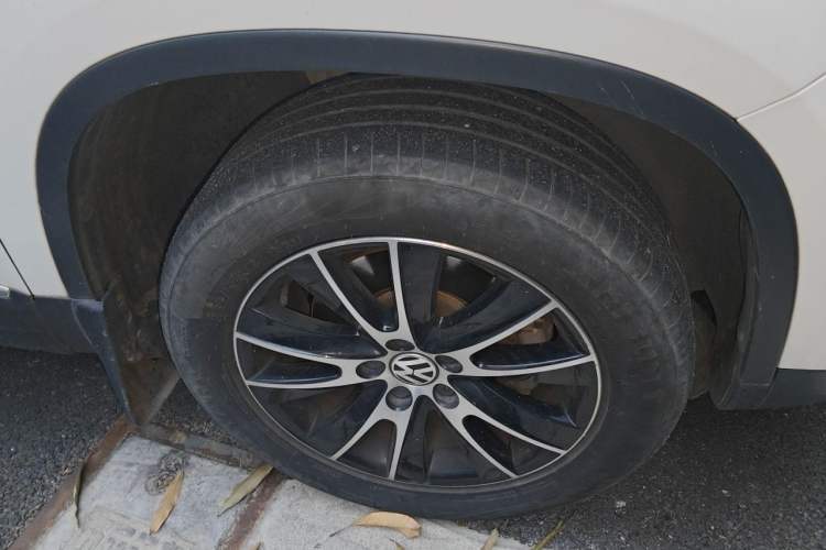 Used Volkswagen Tiguan 2015 1.8TSI Automatic Two-Wheel Drive Luxury Model Right Front Wheel Hub
