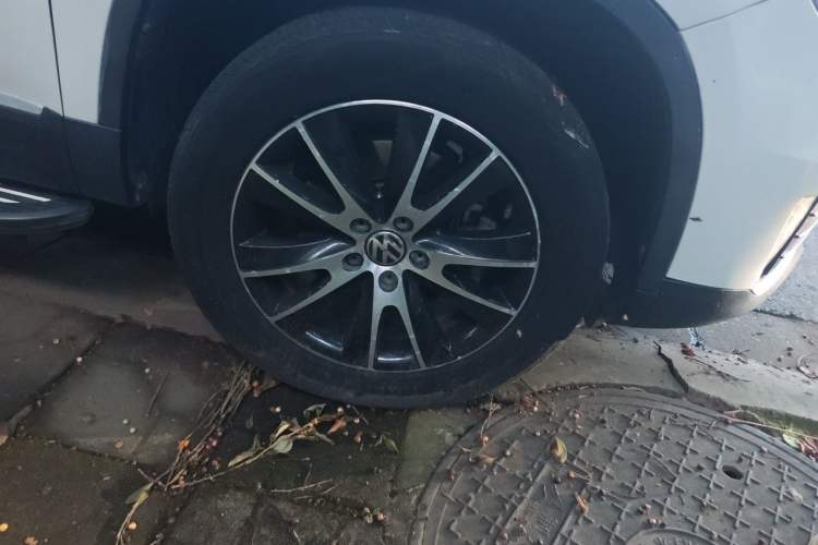 Used Volkswagen Tiguan 2015 1.8TSI Automatic Two-Wheel Drive Luxury Model Right Front Wheel Hub