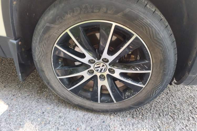 Used Volkswagen Tiguan 2015 1.8TSI Automatic Two-Wheel Drive Luxury Model Right Front Wheel Hub