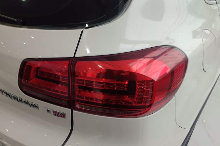 Used Volkswagen Tiguan 2015 1.8TSI Automatic Two-Wheel Drive Luxury Model Right Rear Taillight