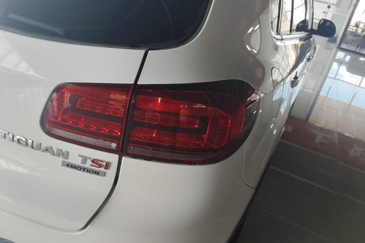 Used Volkswagen Tiguan 2015 1.8TSI Automatic All-Wheel Drive Style Vision Edition Right Rear Taillight