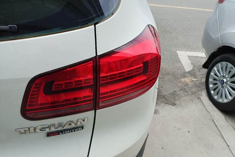 Used Volkswagen Tiguan 2015 1.8TSI Automatic Two-Wheel Drive Comfort Edition Right Rear Taillight