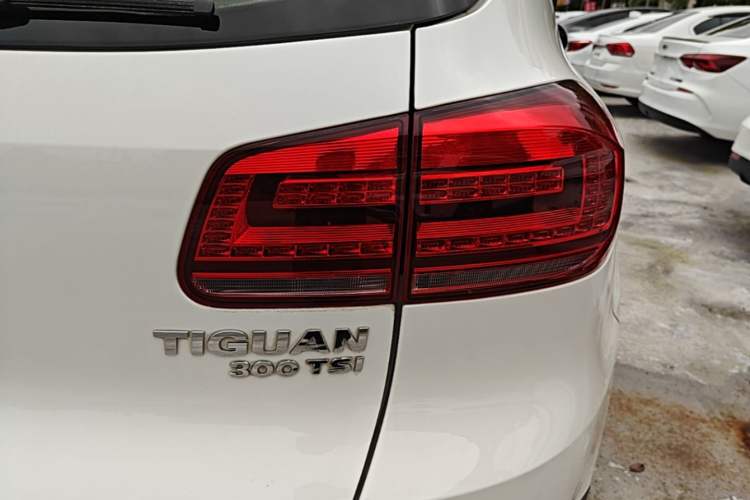 Used Volkswagen Tiguan 2015 1.8TSI Automatic All-Wheel-Drive Luxury Model Right Rear Taillight