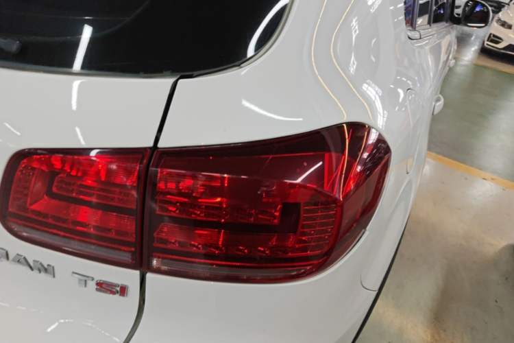 Used Volkswagen Tiguan 2015 1.8TSI Automatic Two-Wheel Drive Luxury Model Right Rear Taillight