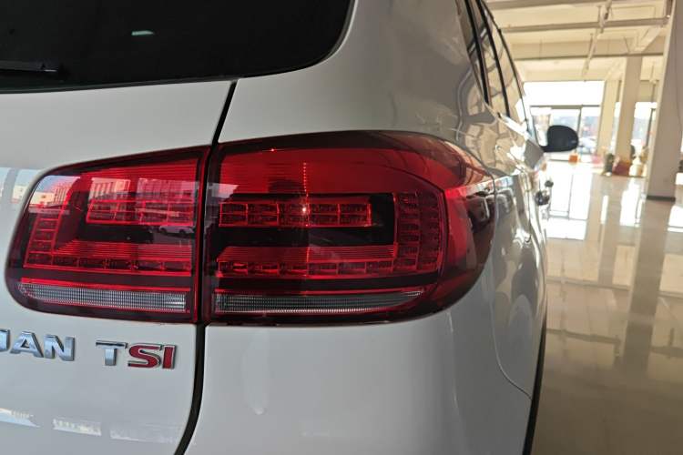Used Volkswagen Tiguan 2015 1.8TSI Automatic Two-Wheel Drive Trend Edition Right Rear Taillight