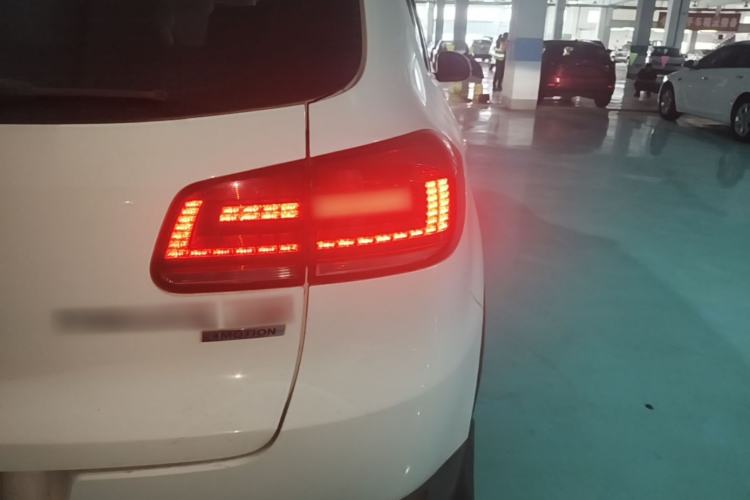 Used Volkswagen Tiguan 2015 2.0 TSI Automatic All-Wheel Drive Luxury Edition Right Rear Taillight