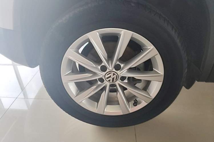 Used Volkswagen Tiguan 2015 1.8TSI Automatic All-Wheel Drive Style Vision Edition Right Rear Wheel Hub