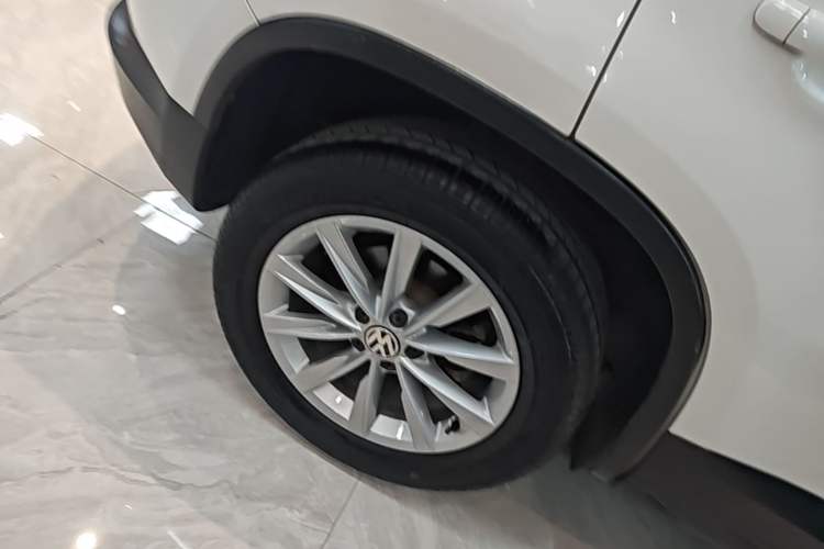 Used Volkswagen Tiguan 2015 1.8TSI Automatic All-Wheel Drive Comfort Edition Right Rear Wheel Hub