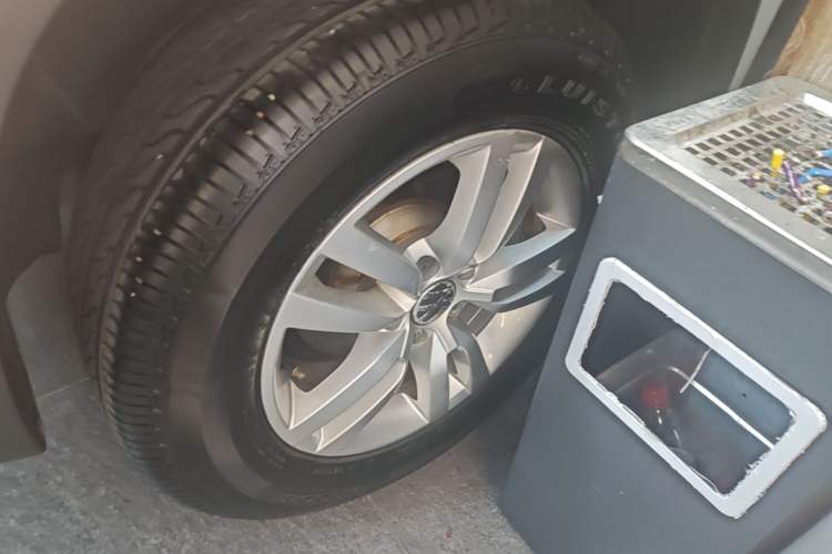 Used Volkswagen Tiguan 2015 1.8TSI Automatic Two-Wheel Drive Trend Edition Right Rear Wheel Hub
