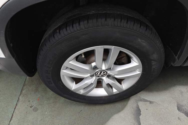 Used Volkswagen Tiguan 2015 1.8TSI Automatic Two-Wheel Drive Trend Edition Right Rear Wheel Hub