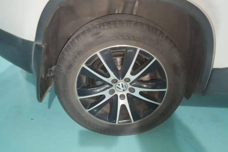 Used Volkswagen Tiguan 2015 2.0 TSI Automatic All-Wheel Drive Luxury Edition Right Rear Wheel Hub
