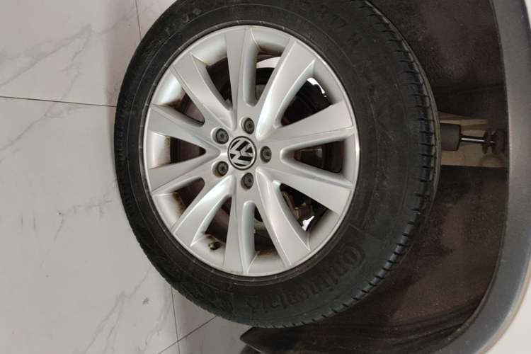 Used Volkswagen Tiguan 2015 1.8TSI Automatic All-Wheel-Drive Luxury Model Right Rear Wheel Hub